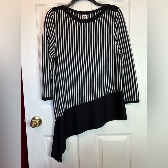 Anne Klein Tops - Anne Klein Sweater Black & Ivory Stripe EUC Sz M Crewneck 3/4 Slv Asymmetrical